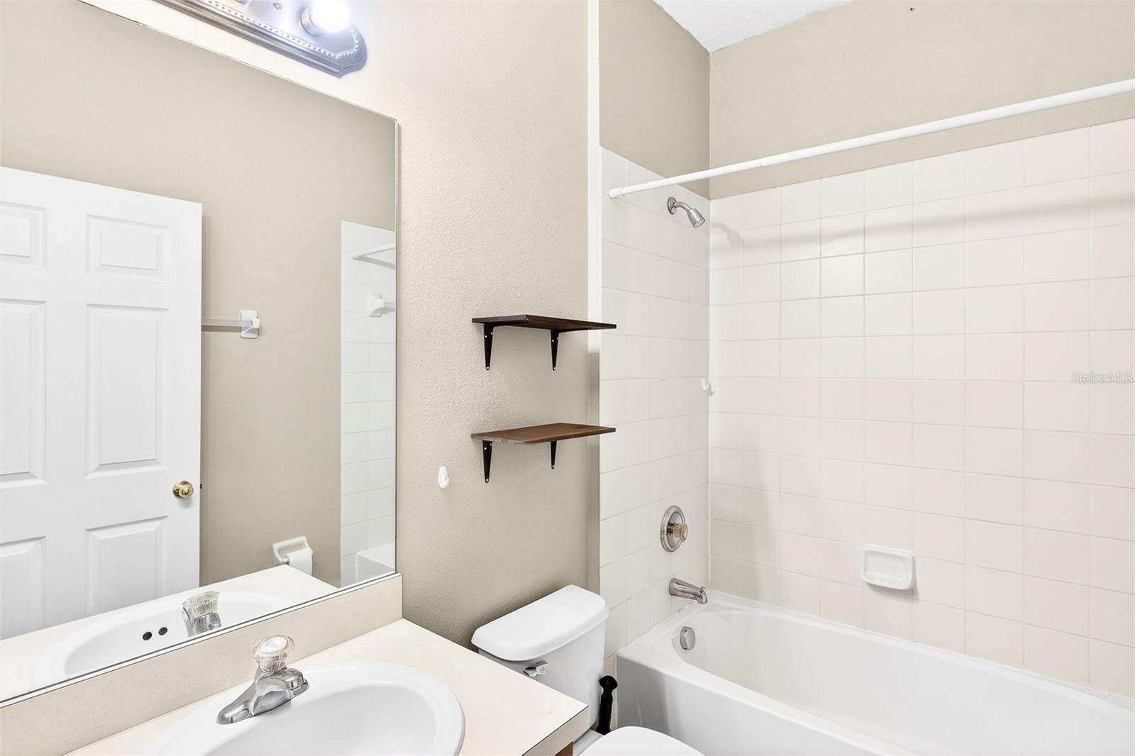 KENSINGTON MANOR L & O - Residential Lease