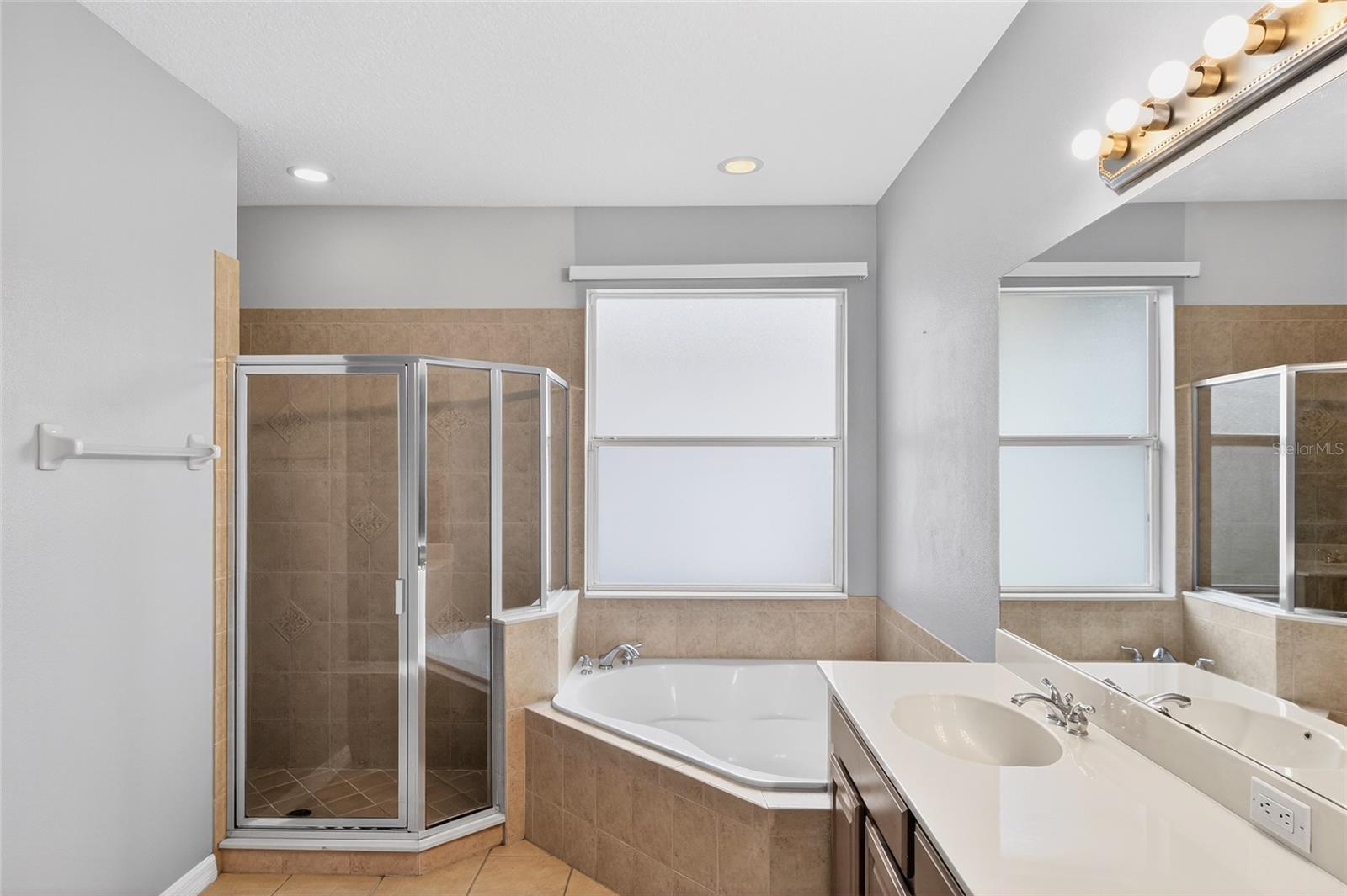 KENSINGTON MANOR L & O - Residential Lease