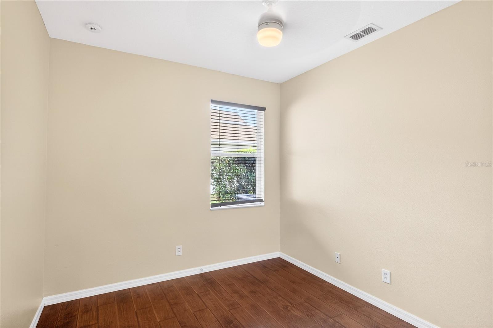 KENSINGTON MANOR L & O - Residential Lease