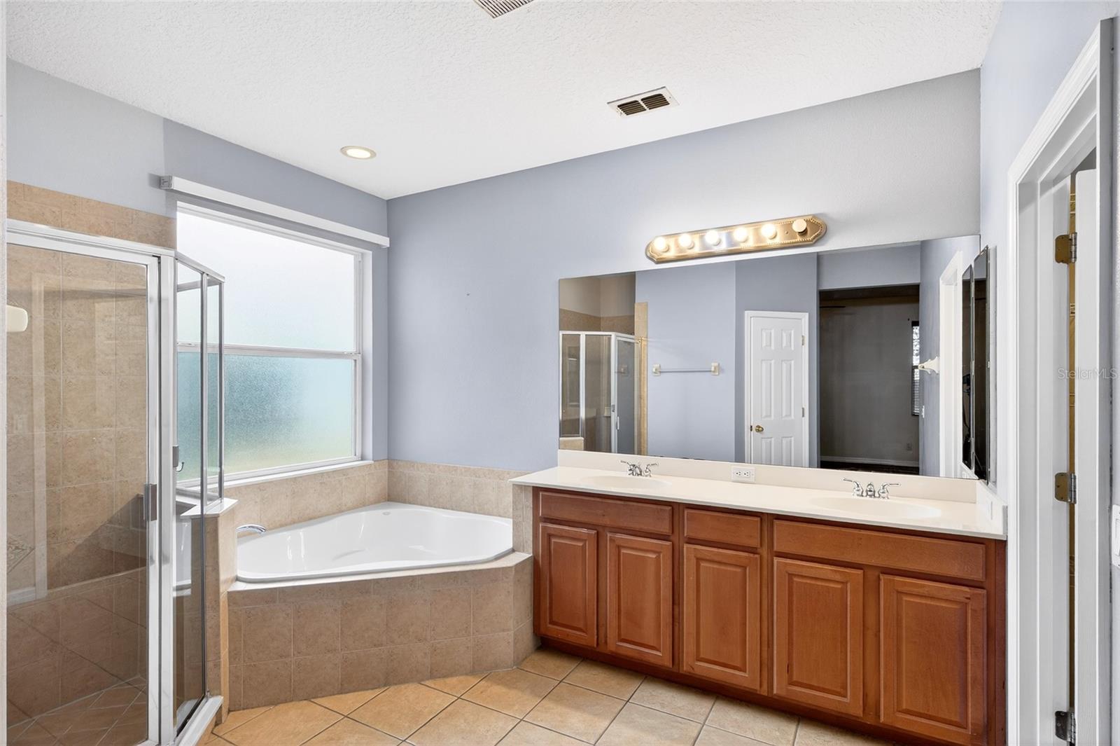 KENSINGTON MANOR L & O - Residential Lease