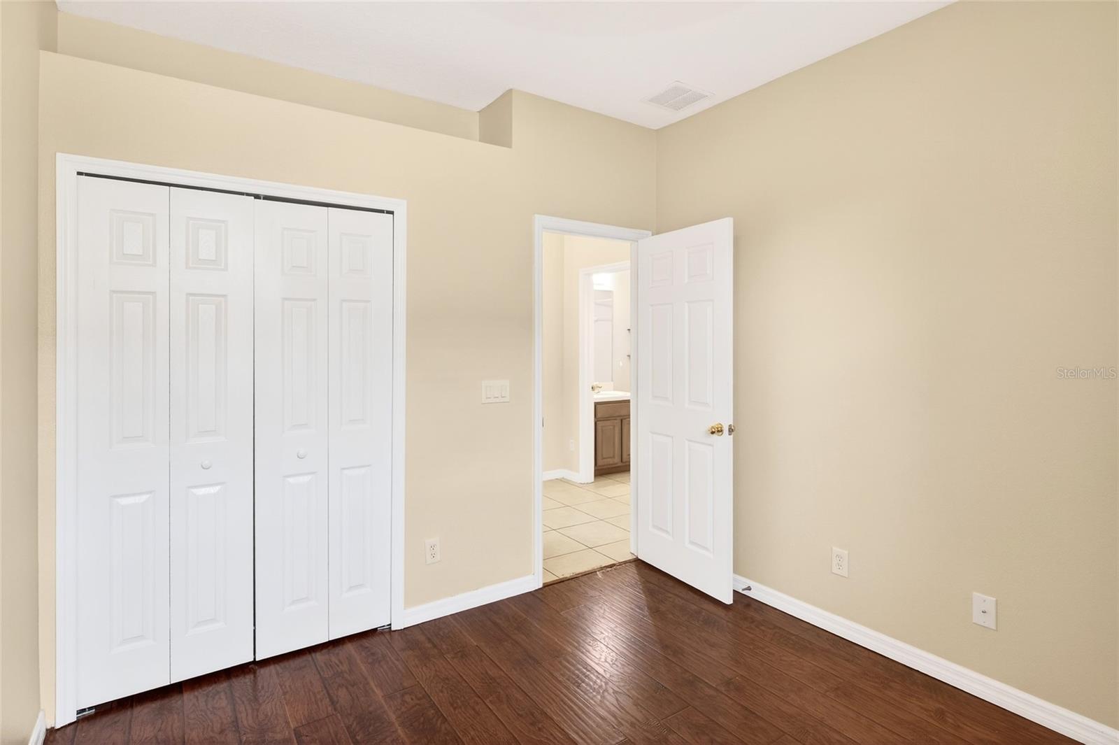 KENSINGTON MANOR L & O - Residential Lease