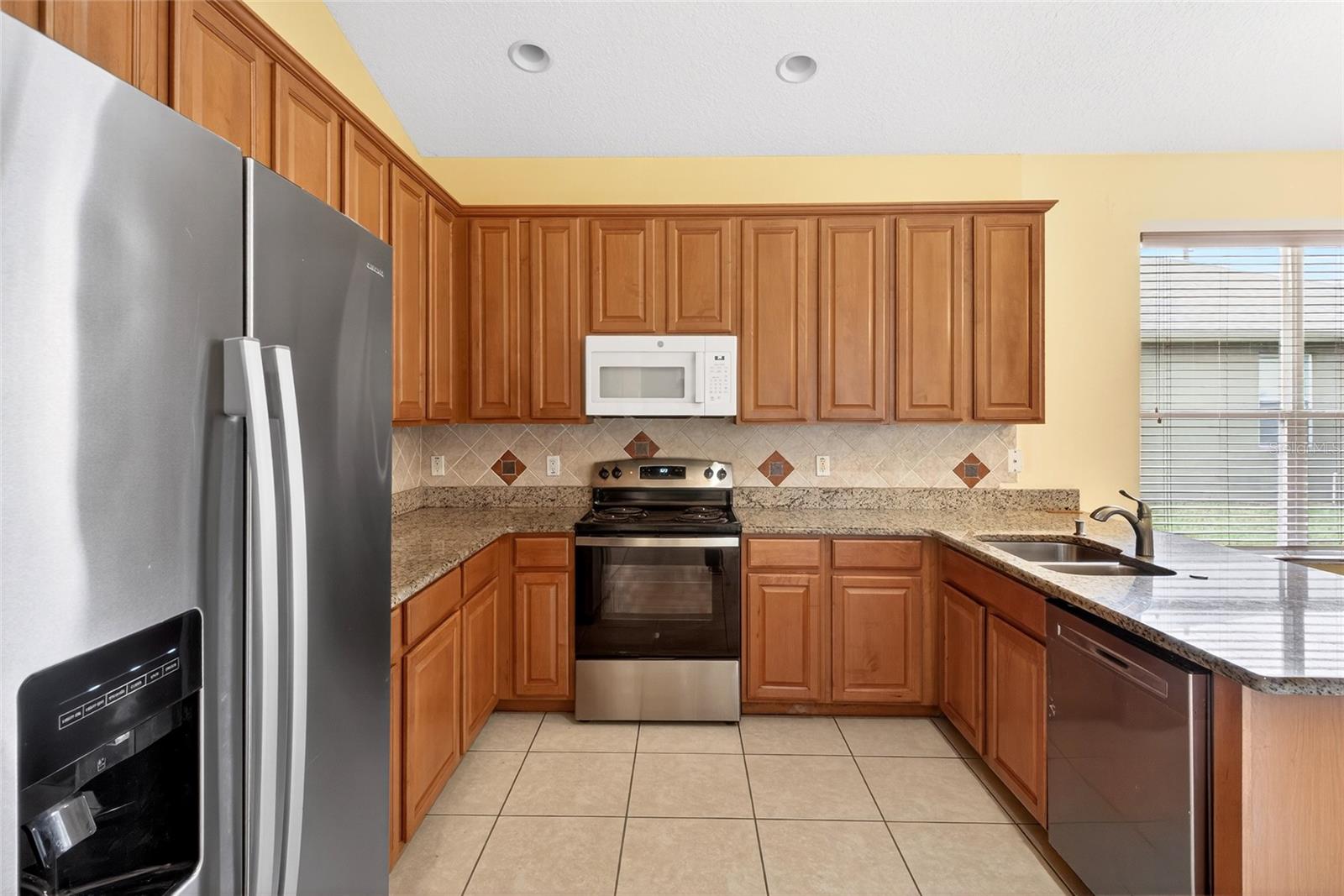 KENSINGTON MANOR L & O - Residential Lease