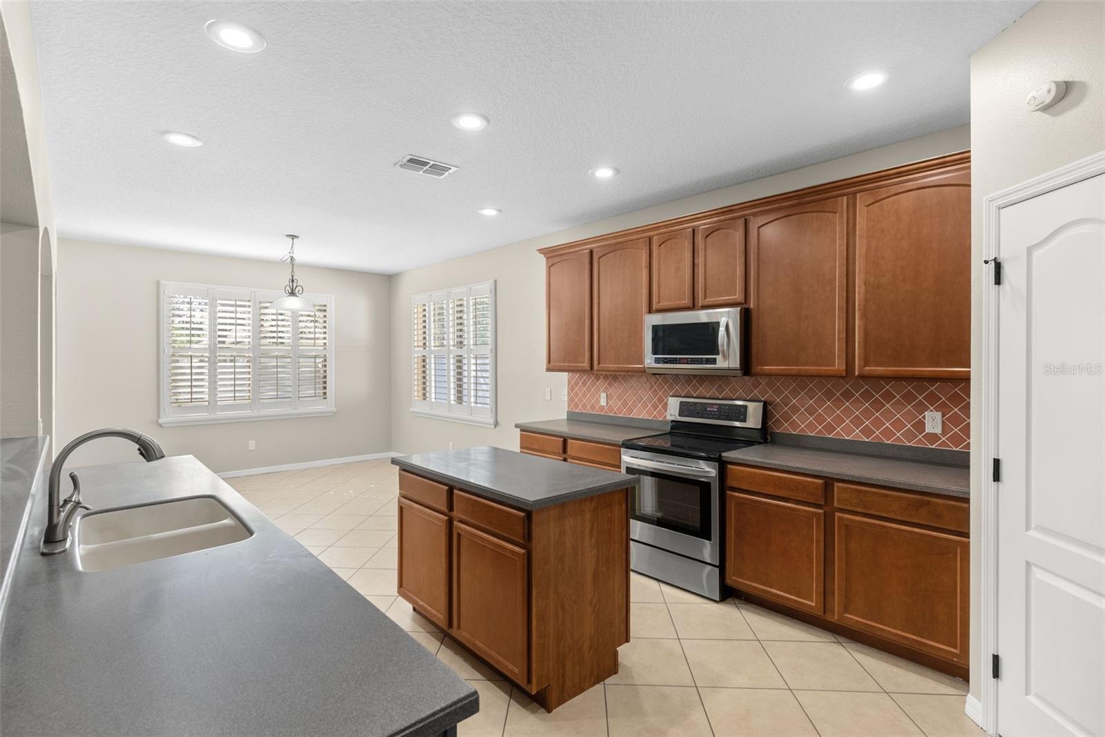 OAK LANDING - Residential