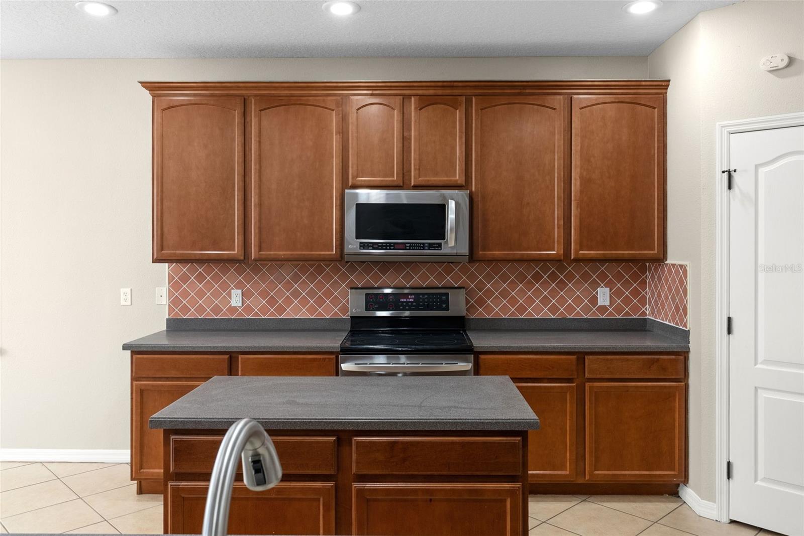 OAK LANDING - Residential