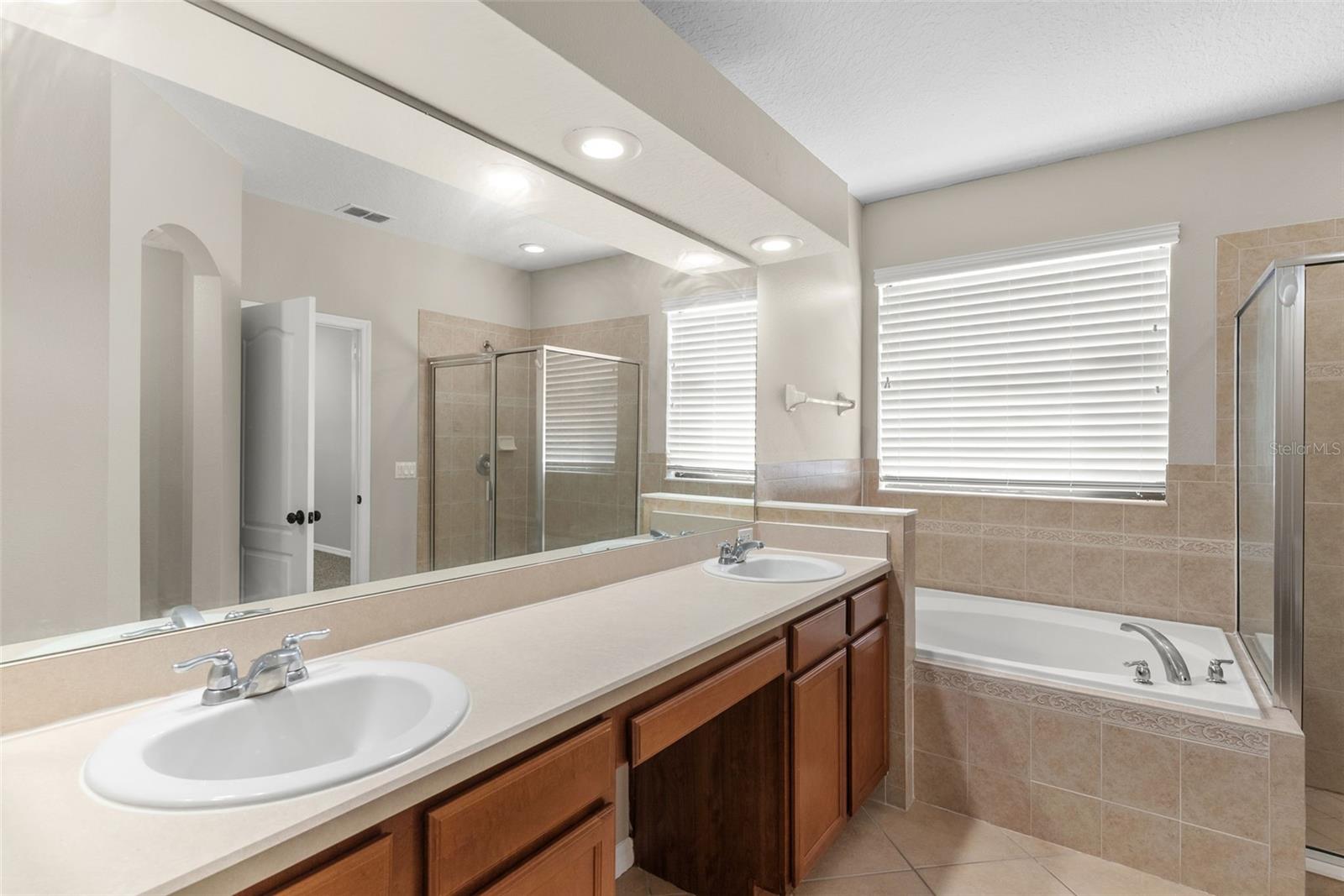 OAK LANDING - Residential