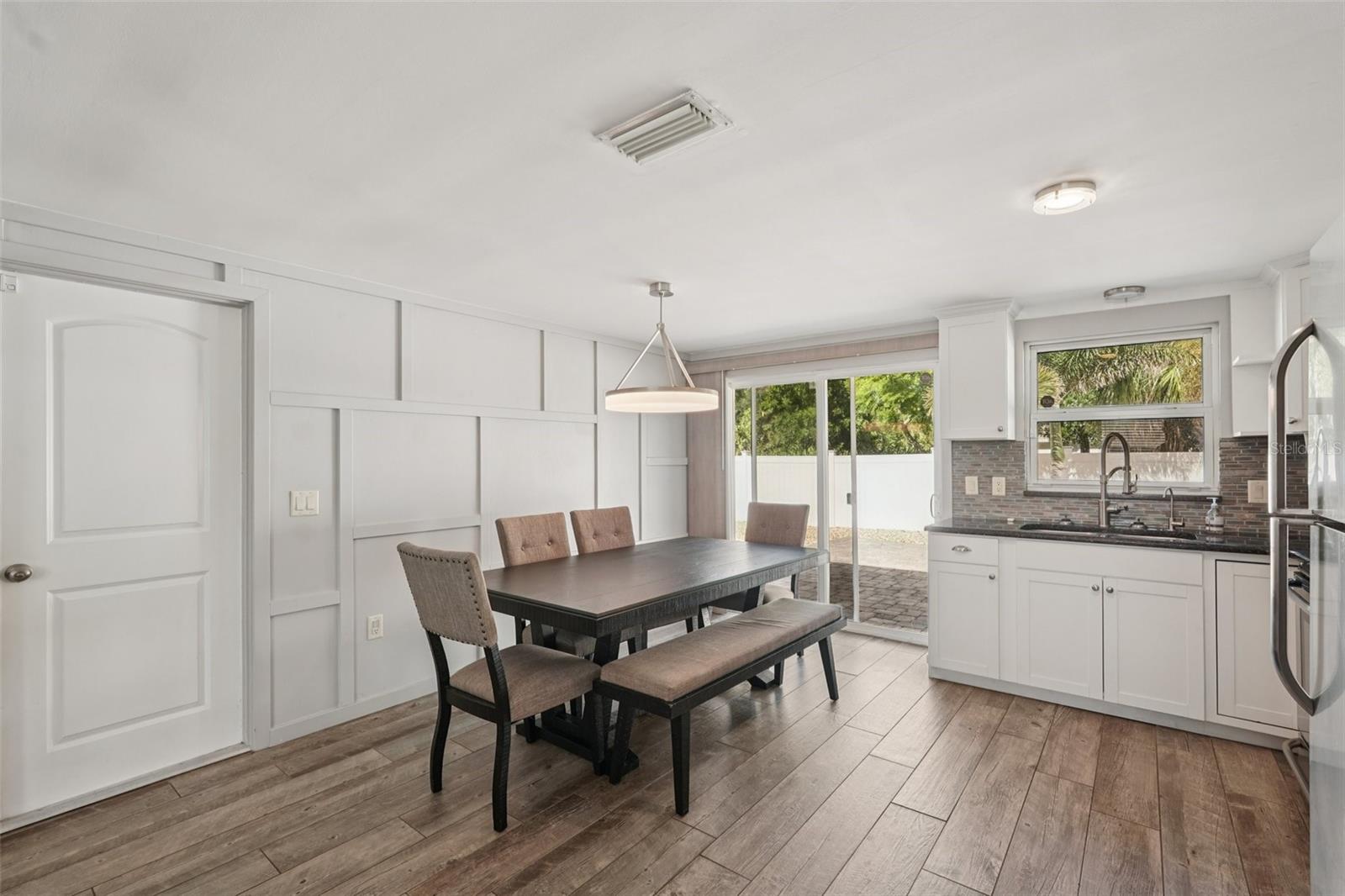 MANASOTA LAND & TIMBER CO - Residential Lease