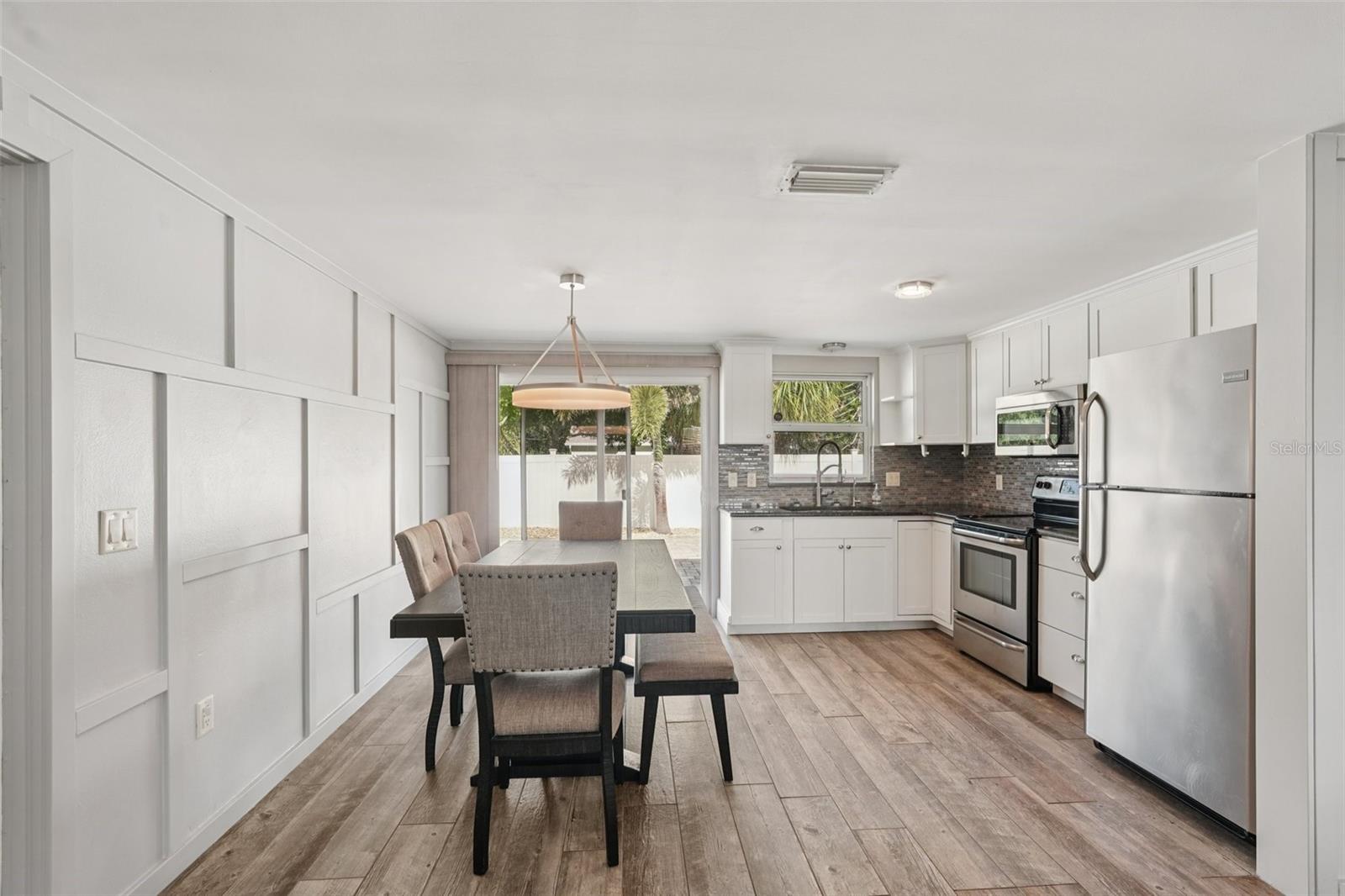 MANASOTA LAND & TIMBER CO - Residential Lease
