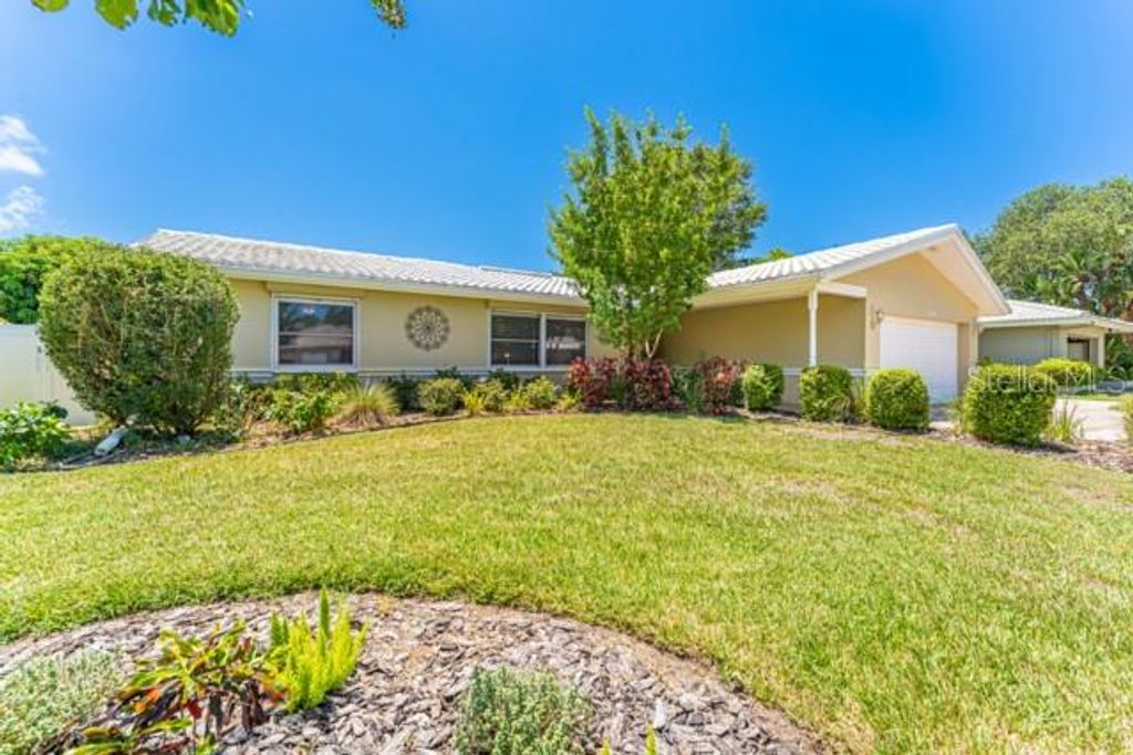 Photo of 13940 Joyce Drive, Largo, FL 33774 (MLS # TB8495080)