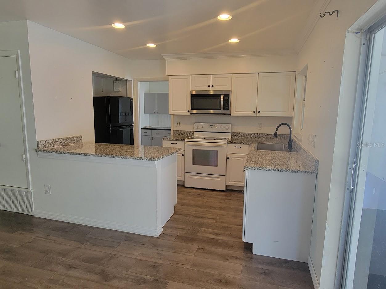 PORT CHARLOTTE SUB 03 - Residential Lease