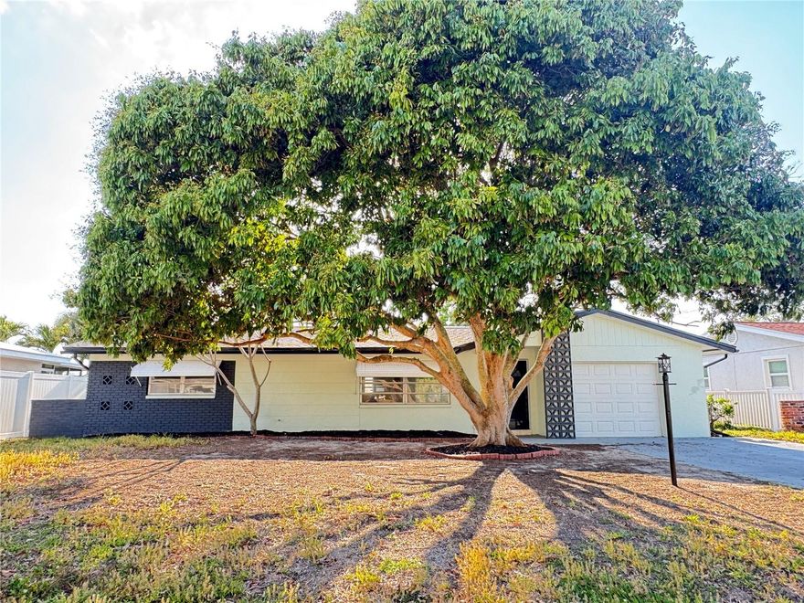Spacious 2br, 2ba, 1 car garage waterfront home in the Seminole area. Recently remodeled: freshly painted inside and out, new stainless steel kitchen appliances - dishwasher, smooth top range and microwave; kitchen light upgraded to LED strip. Bathroom upgrades include - fixtures, toilet replacements, new vinyl flooring in laundry and bathroom areas. 3 new fans with remote, lights, blinds, door hardware installed throughout the home, washer and dryer, refrigerator This a must see home!
New roof to be installed prior to closing.