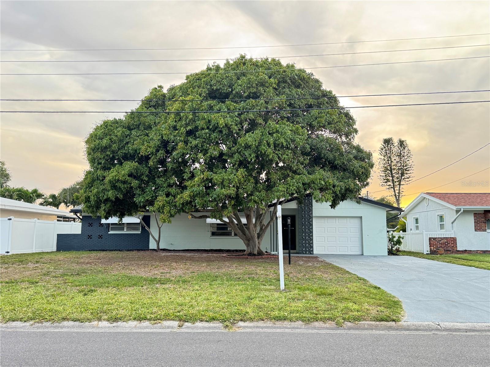 8484 120TH STREET
