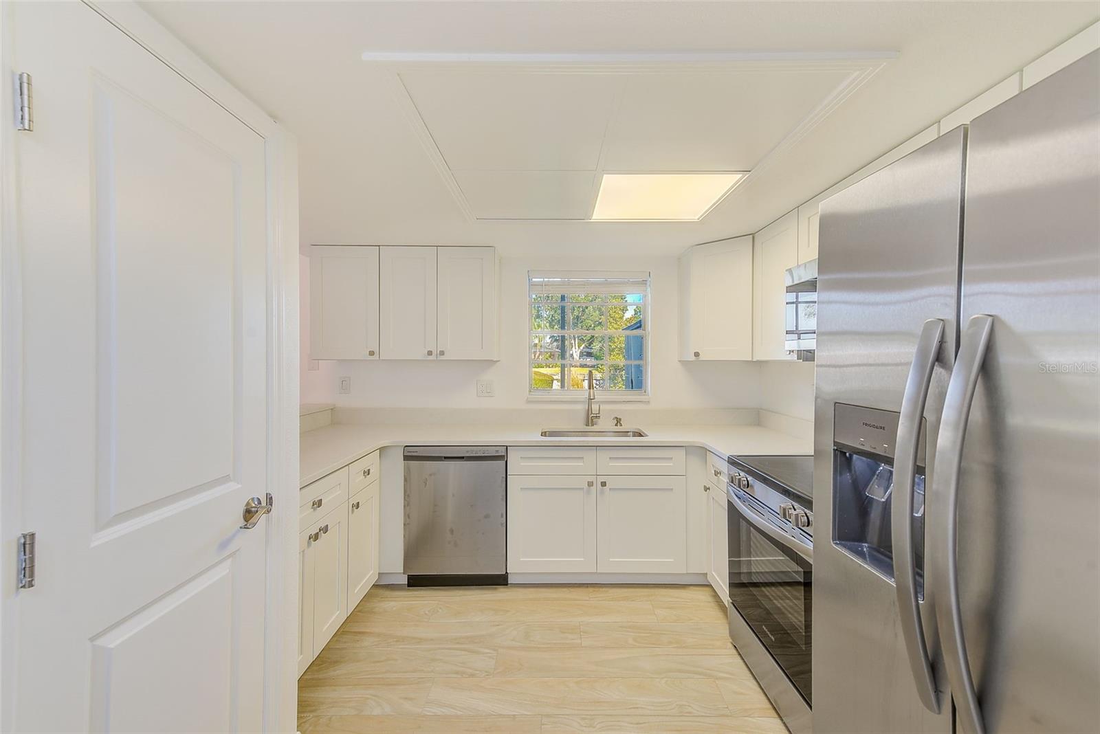 BAY POINTE CONDO - Residential