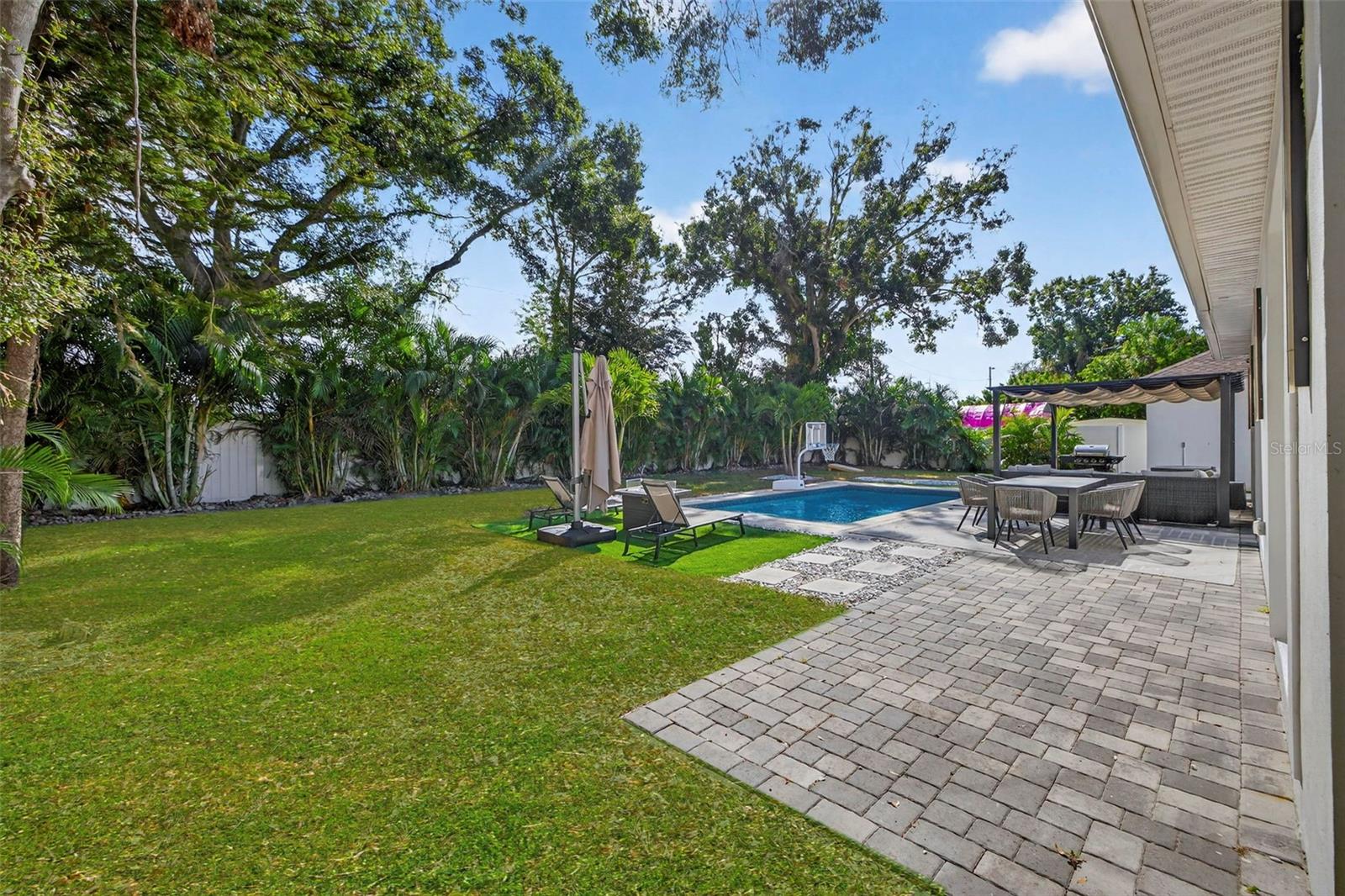 HAPPY DAYS SUB - Residential