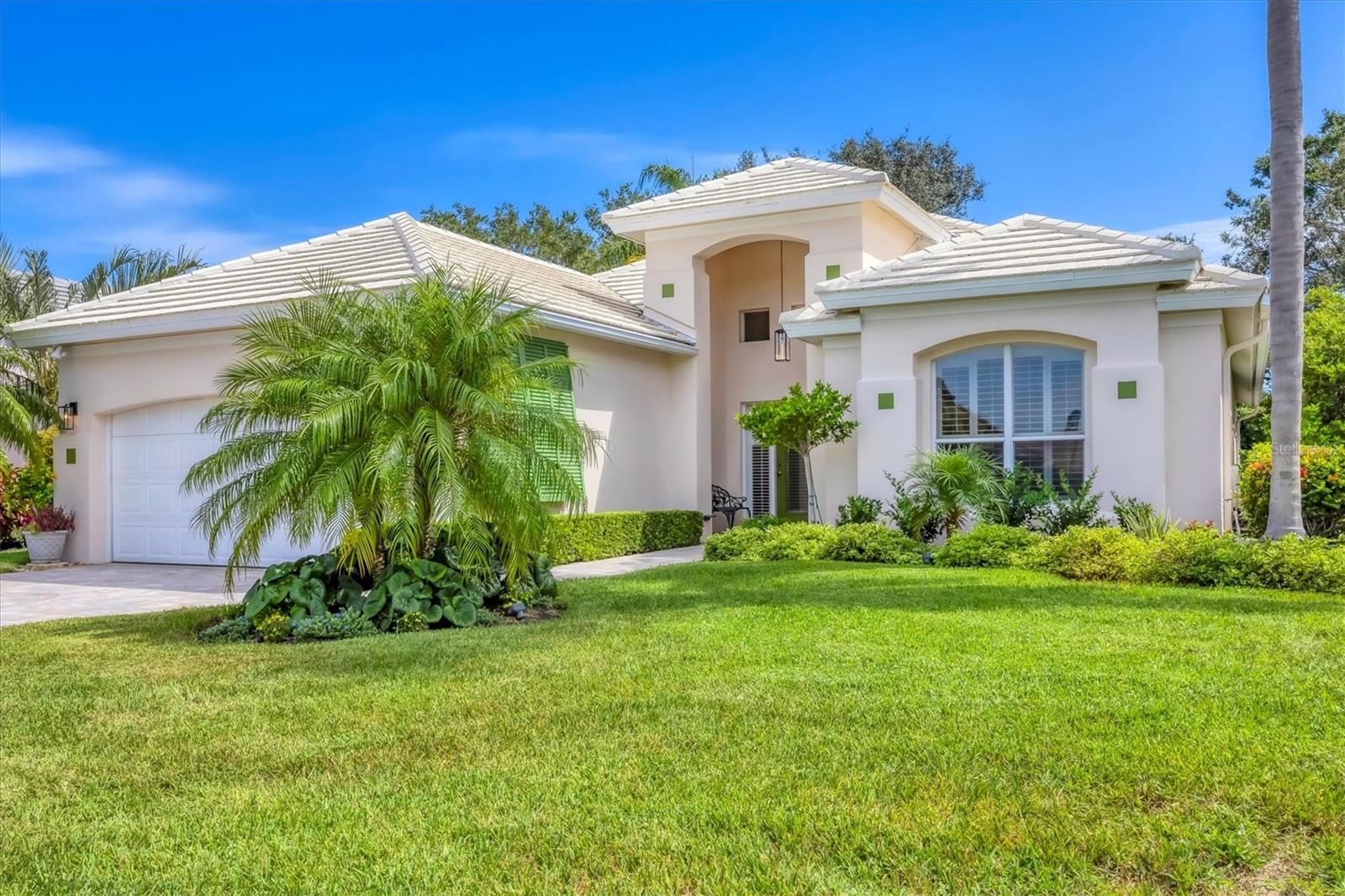 7916 HAMPTON COURT