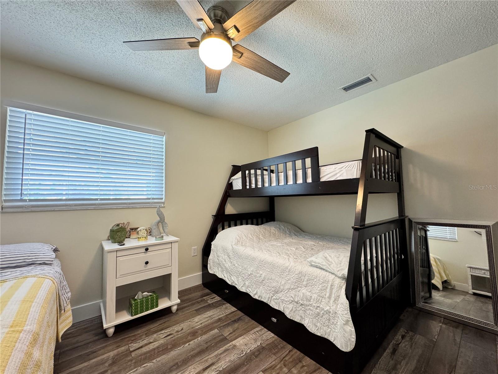 VILLAGE GREEN OF BRADENTON UN B - Residential Lease