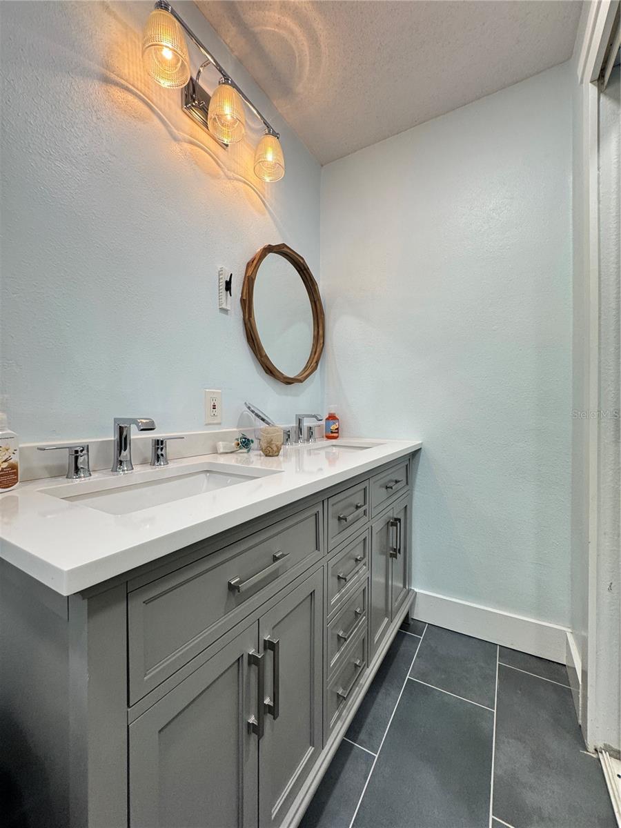 VILLAGE GREEN OF BRADENTON UN B - Residential Lease