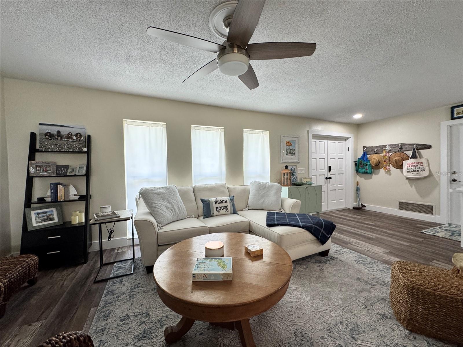 VILLAGE GREEN OF BRADENTON UN B - Residential Lease