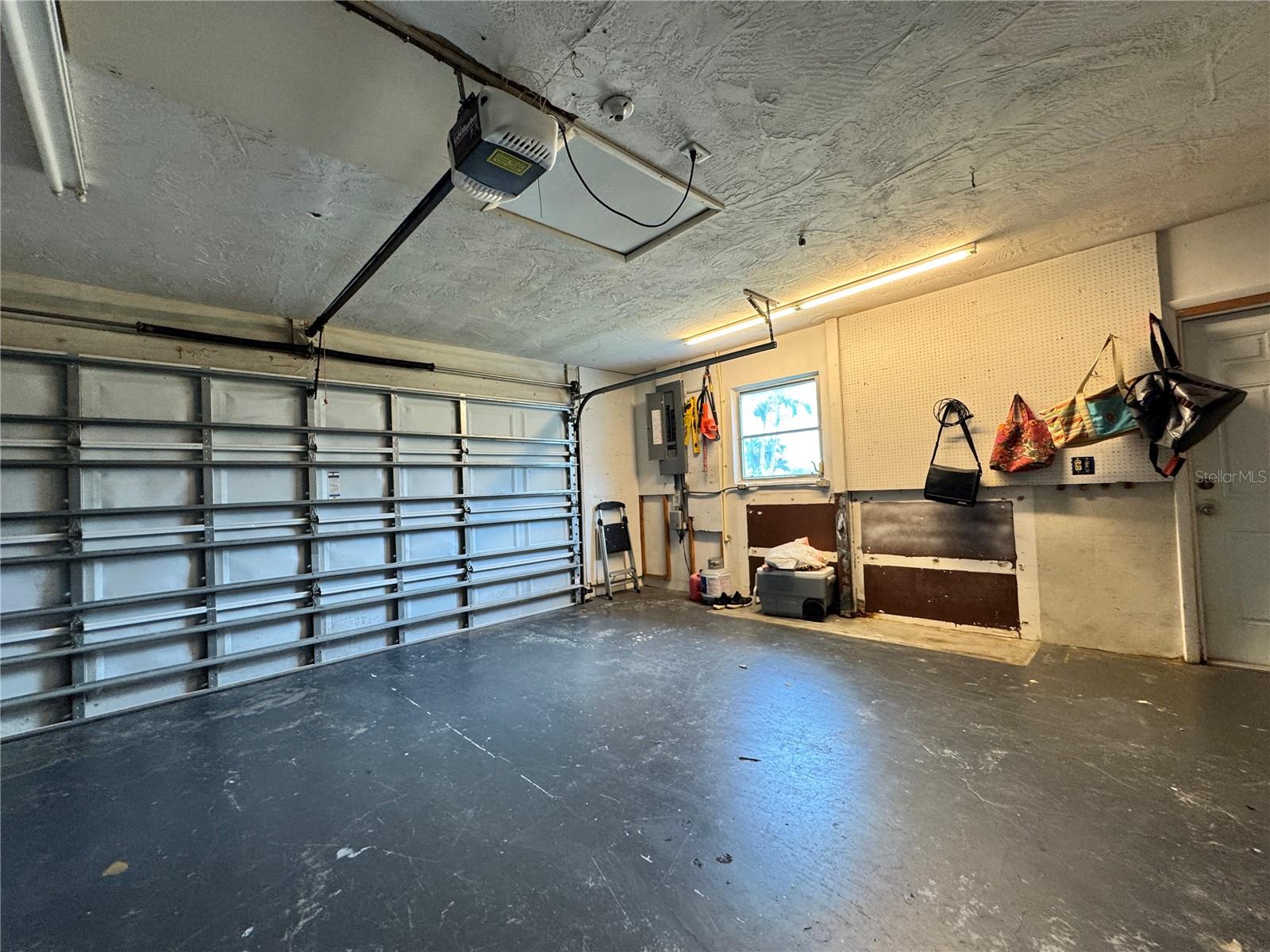 VILLAGE GREEN OF BRADENTON UN B - Residential Lease