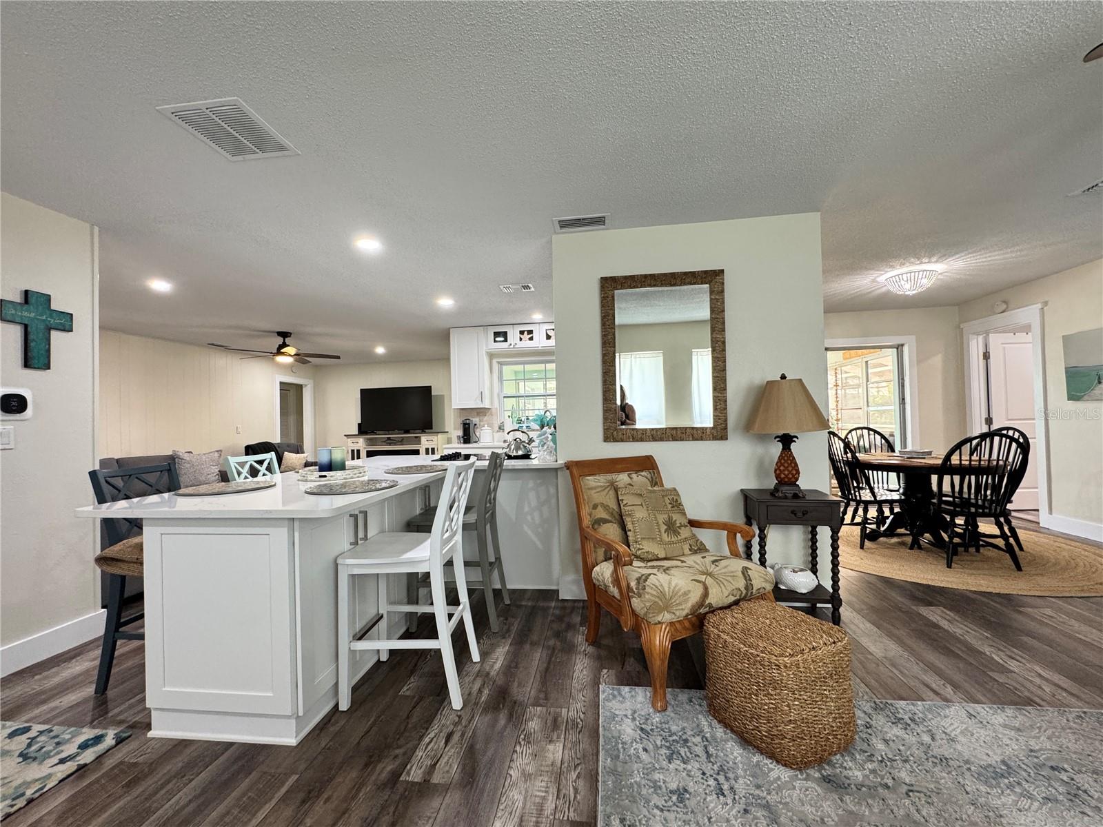 VILLAGE GREEN OF BRADENTON UN B - Residential Lease