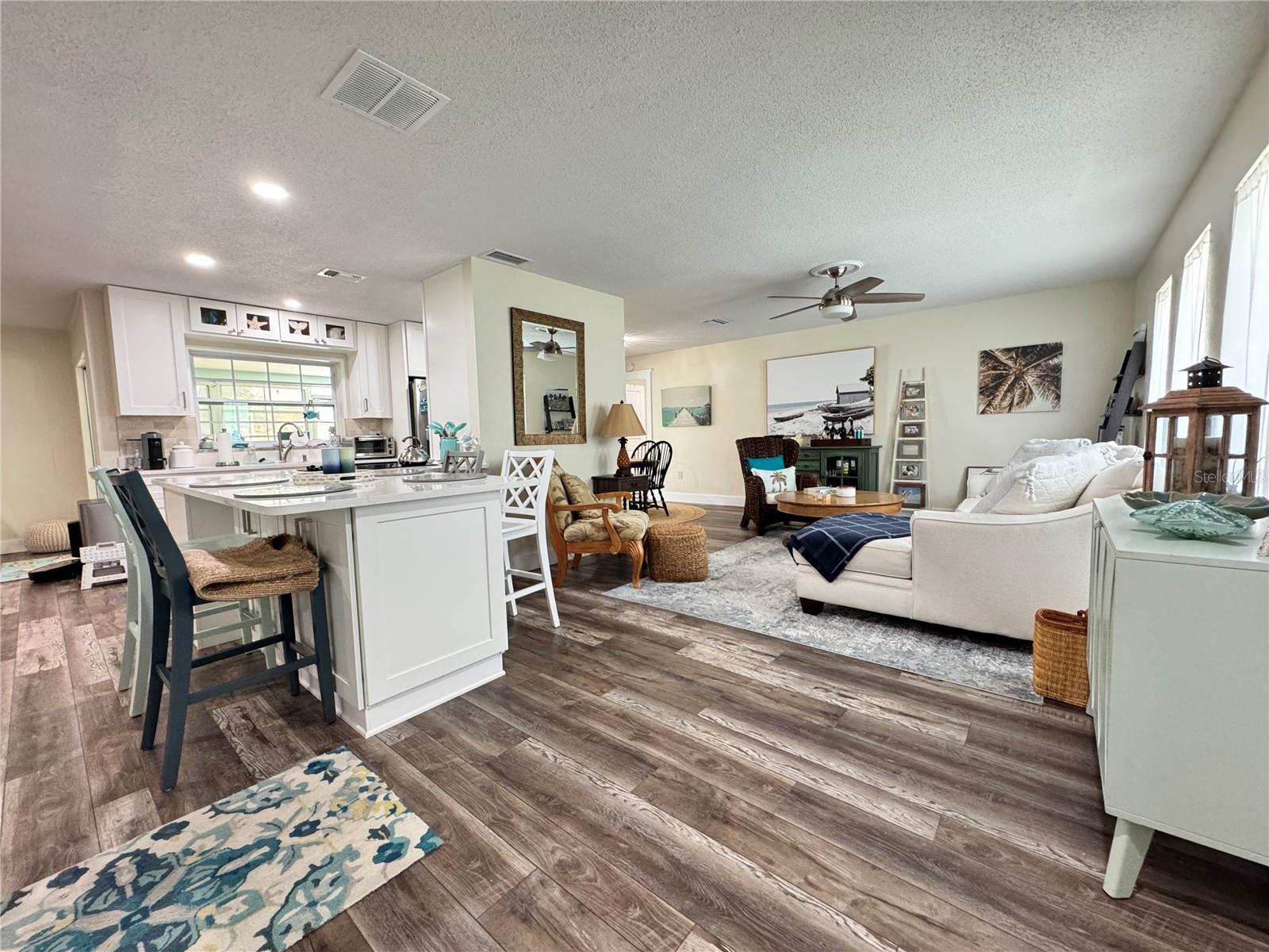 VILLAGE GREEN OF BRADENTON UN B - Residential Lease