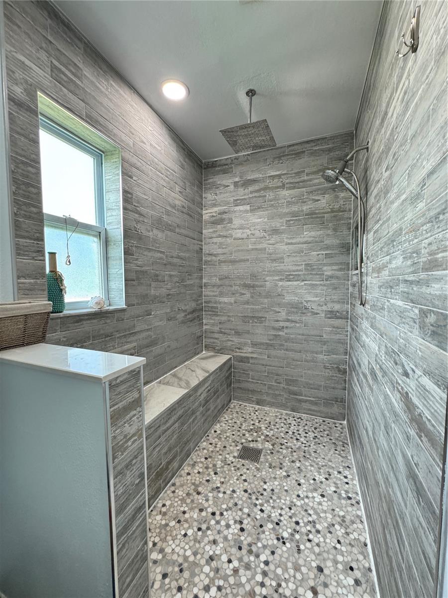 VILLAGE GREEN OF BRADENTON UN B - Residential Lease