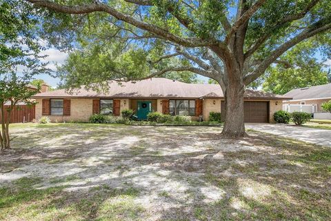 A home in DEBARY