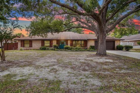 A home in DEBARY