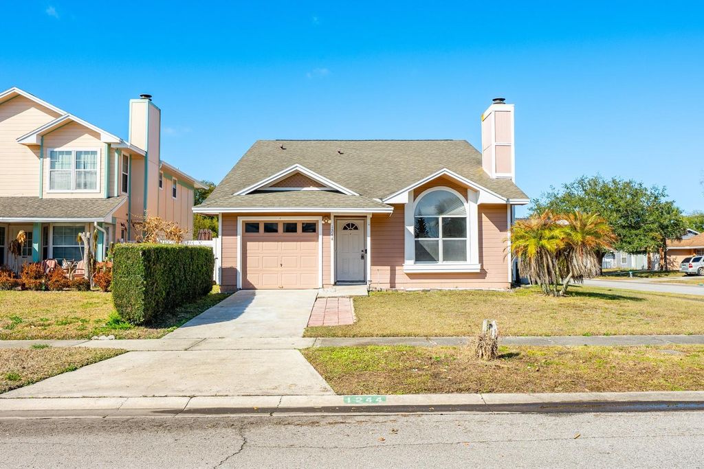 Photo of 1244 Bent Tree Drive, Orlando, FL 32825 (MLS # O6383034)