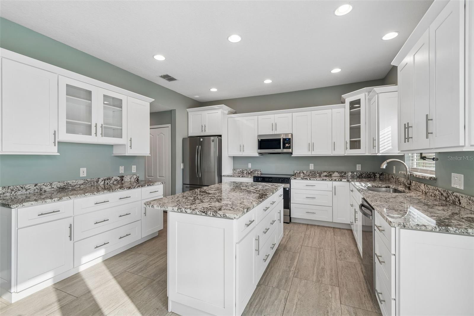 ROYAL HIGHLANDS - Residential