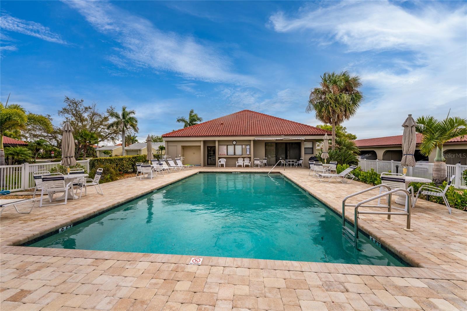 DOLPHIN CLUB PH 01 - Residential