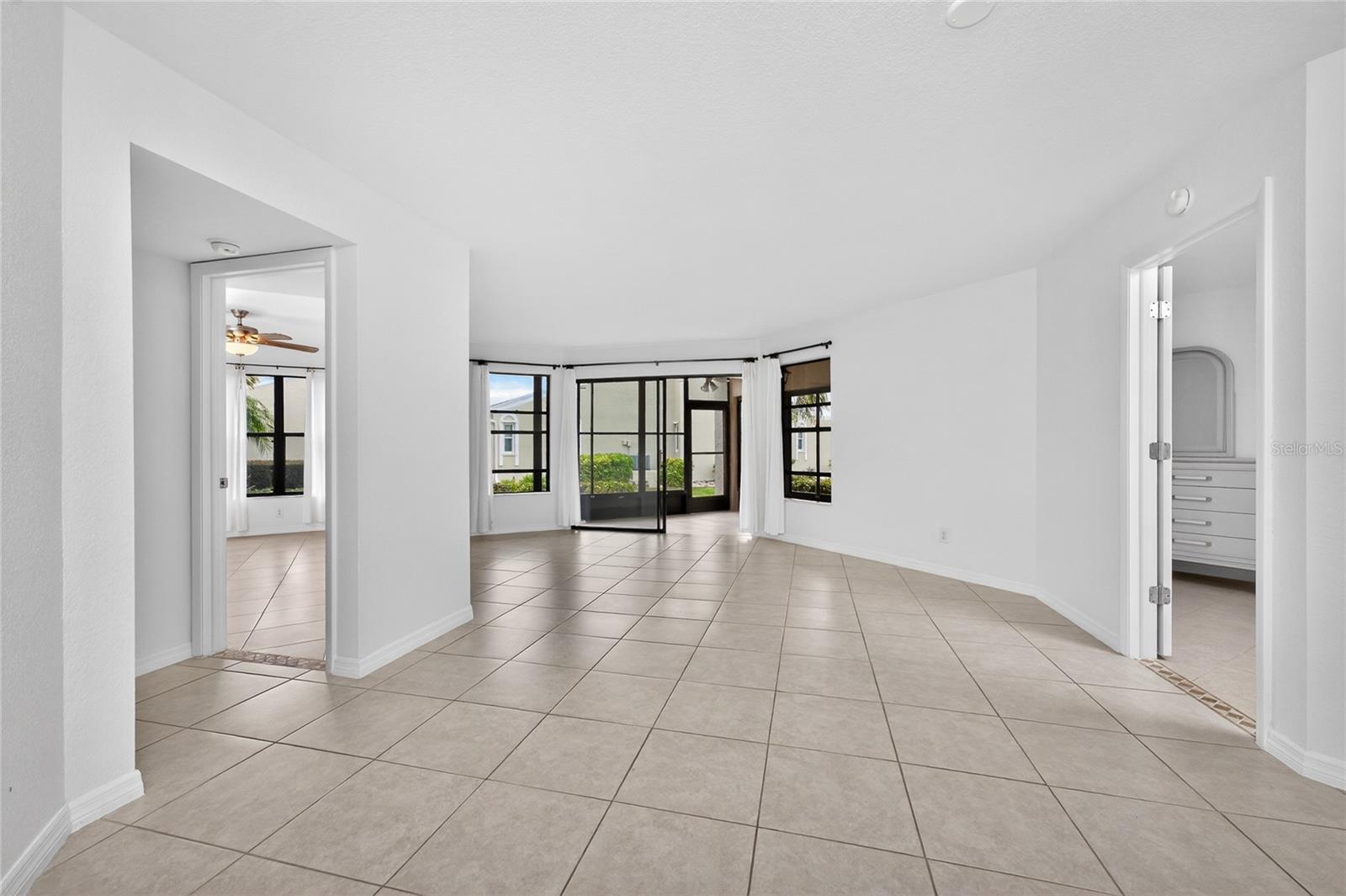 DOLPHIN CLUB PH 01 - Residential