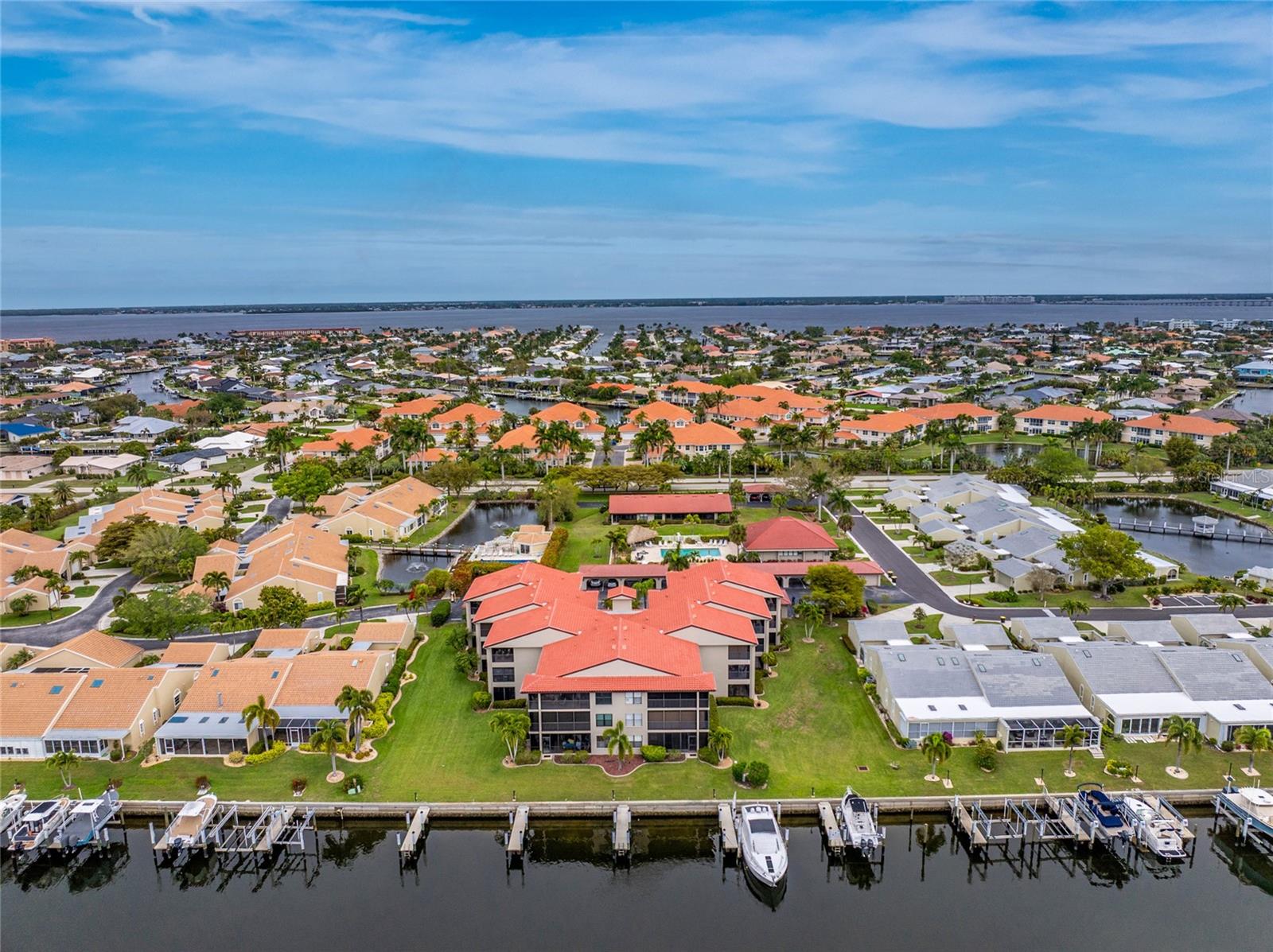 DOLPHIN CLUB PH 01 - Residential