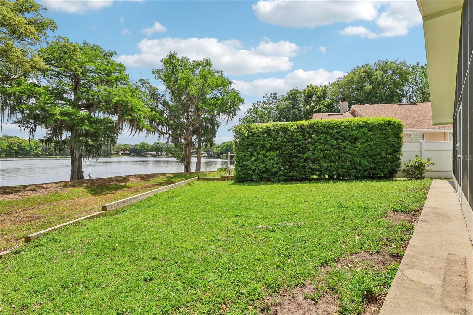 COUNTRY LANE - Residential