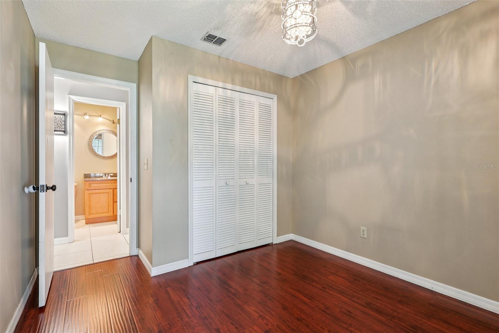 COUNTRY LANE - Residential