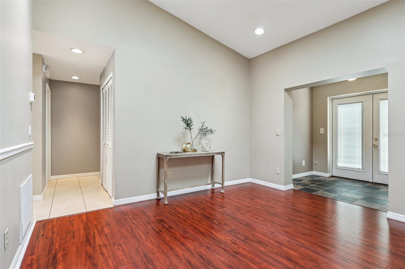 COUNTRY LANE - Residential