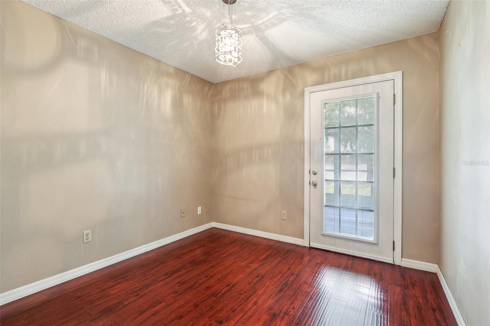 COUNTRY LANE - Residential