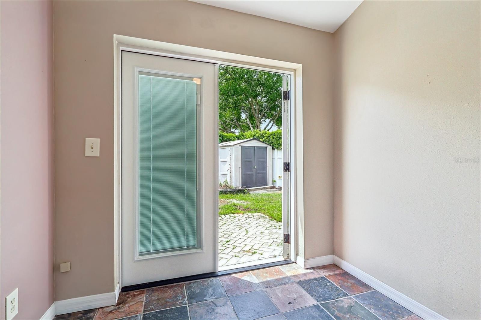 COUNTRY LANE - Residential