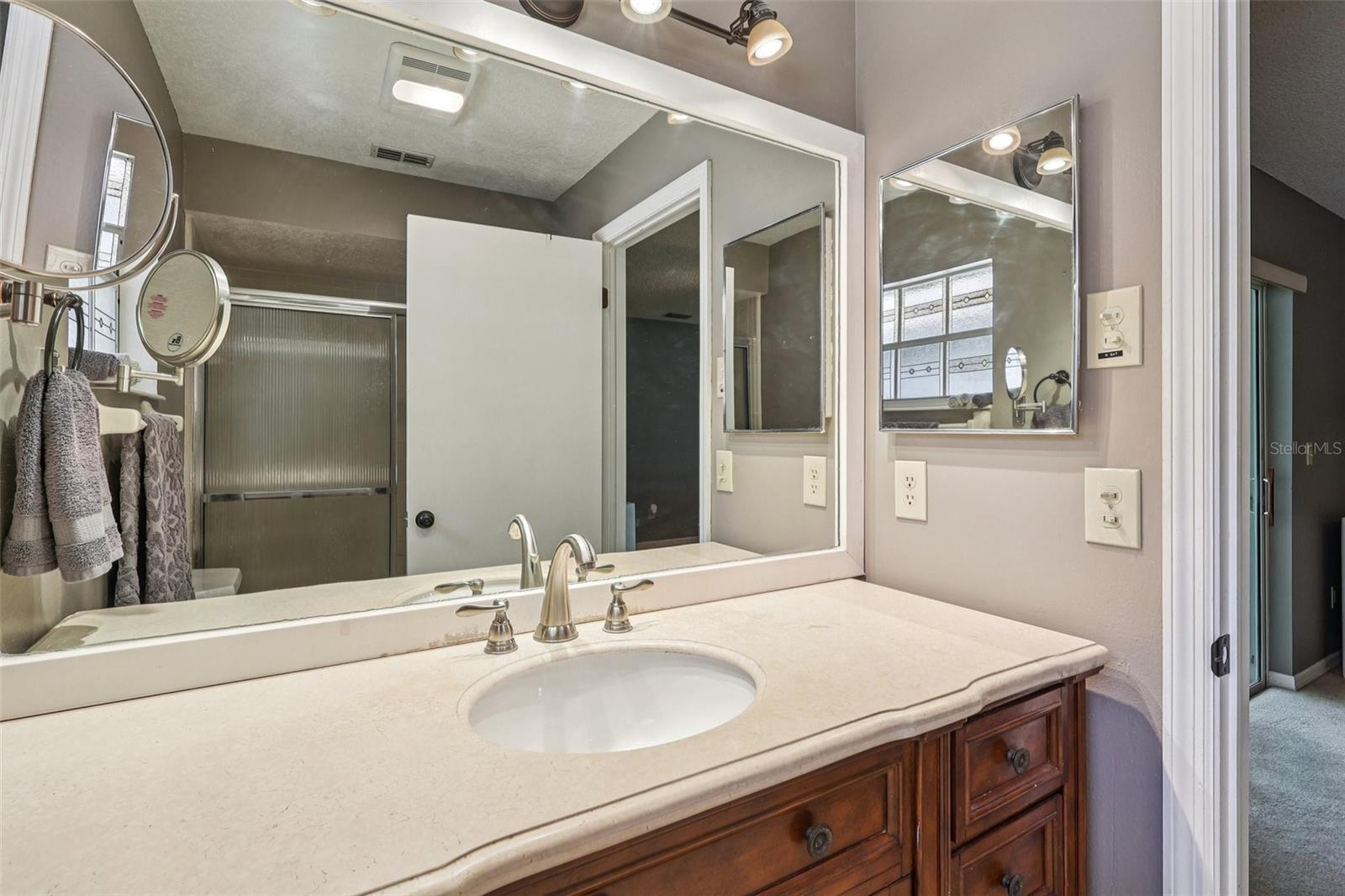 COUNTRY LANE - Residential