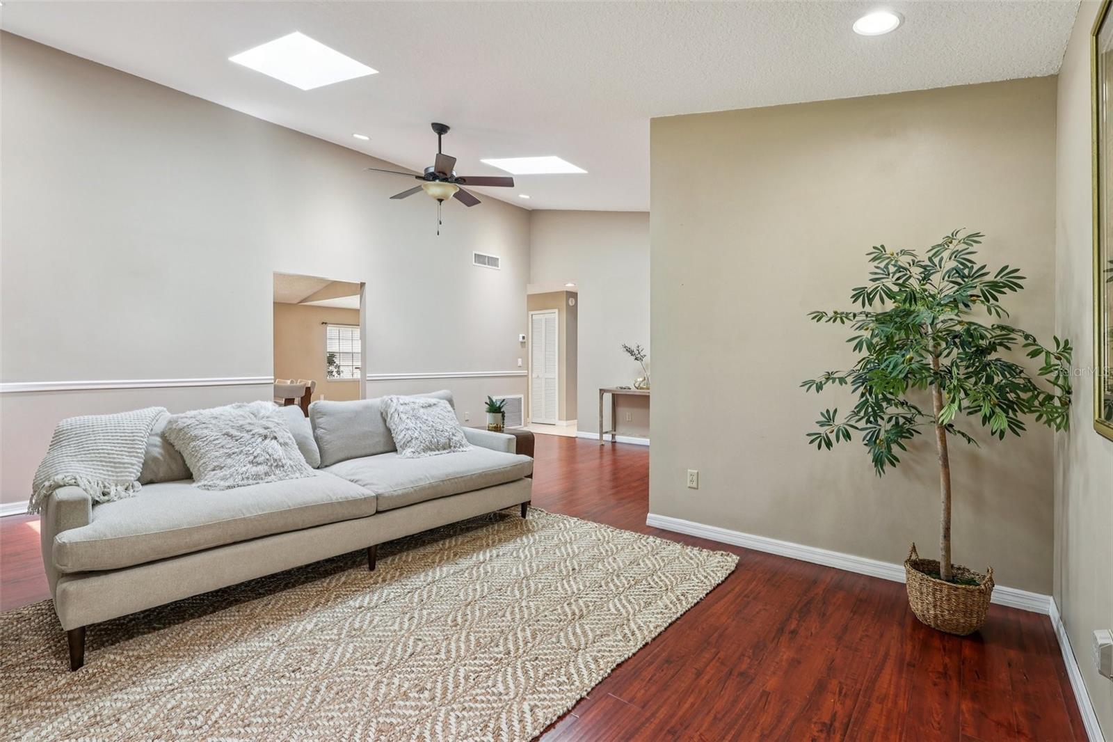 COUNTRY LANE - Residential