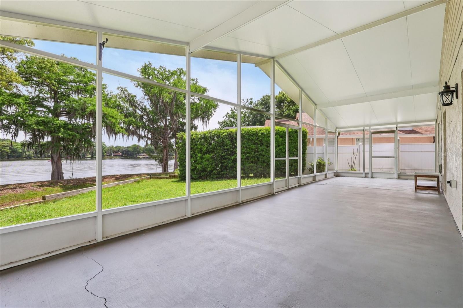 COUNTRY LANE - Residential