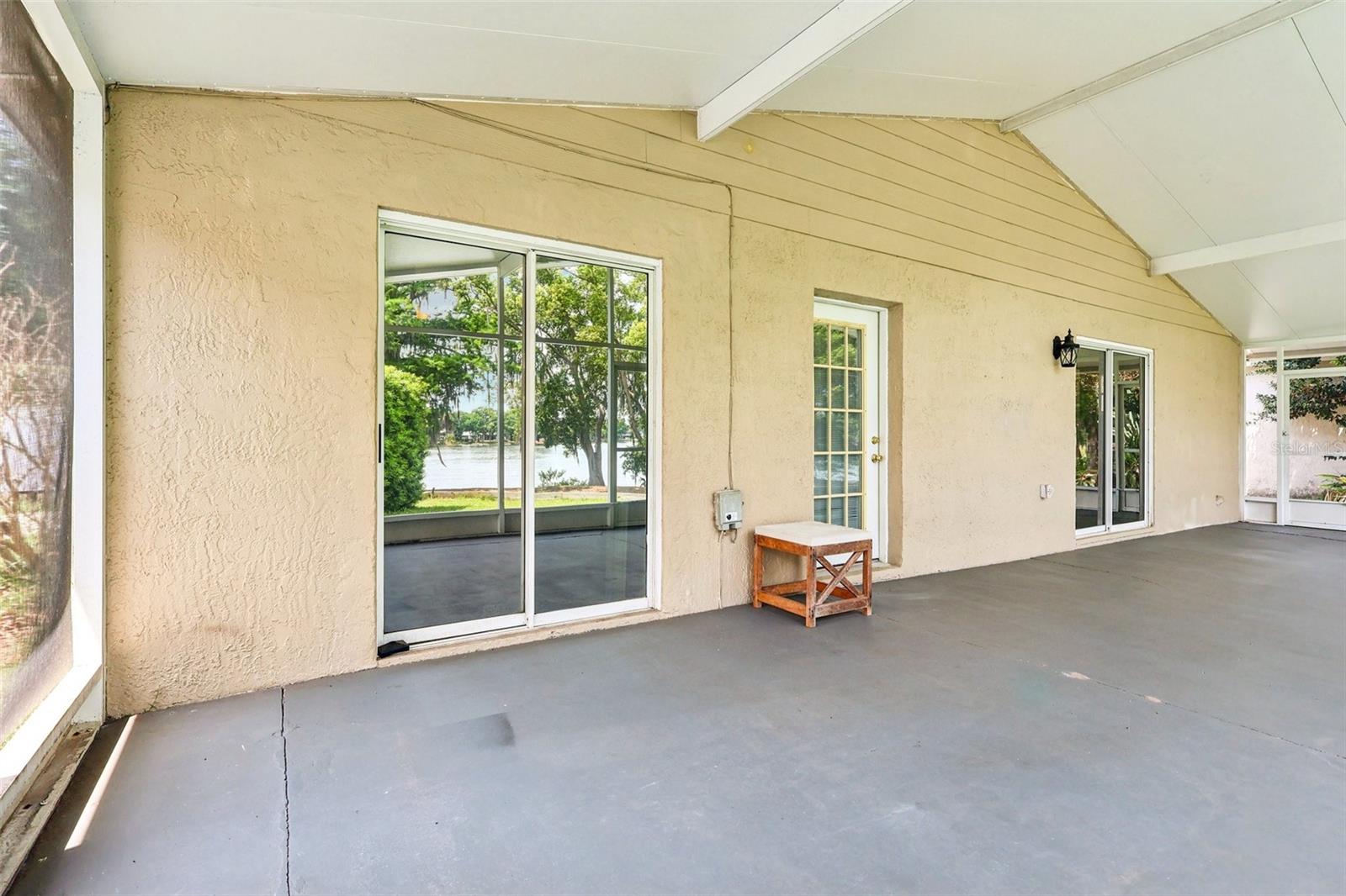 COUNTRY LANE - Residential