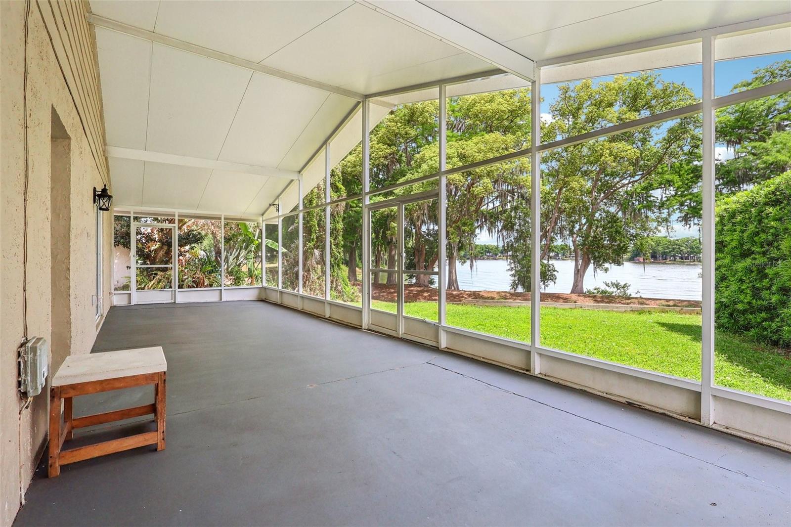 COUNTRY LANE - Residential