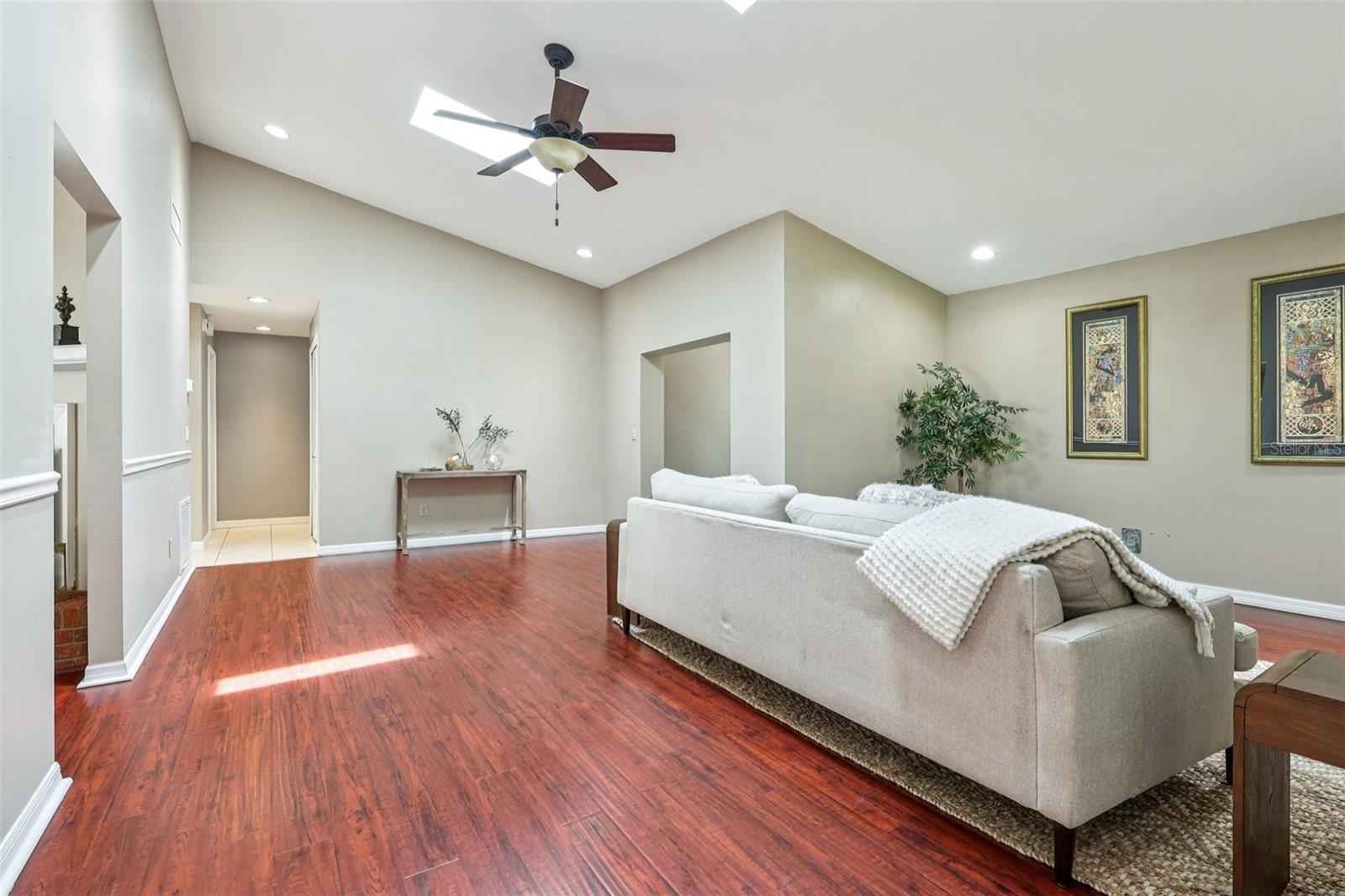 COUNTRY LANE - Residential