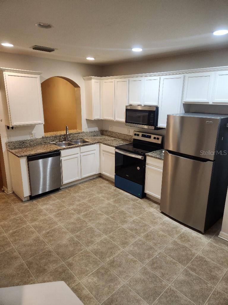 5722 FISHHAWK RIDGE DRIVE