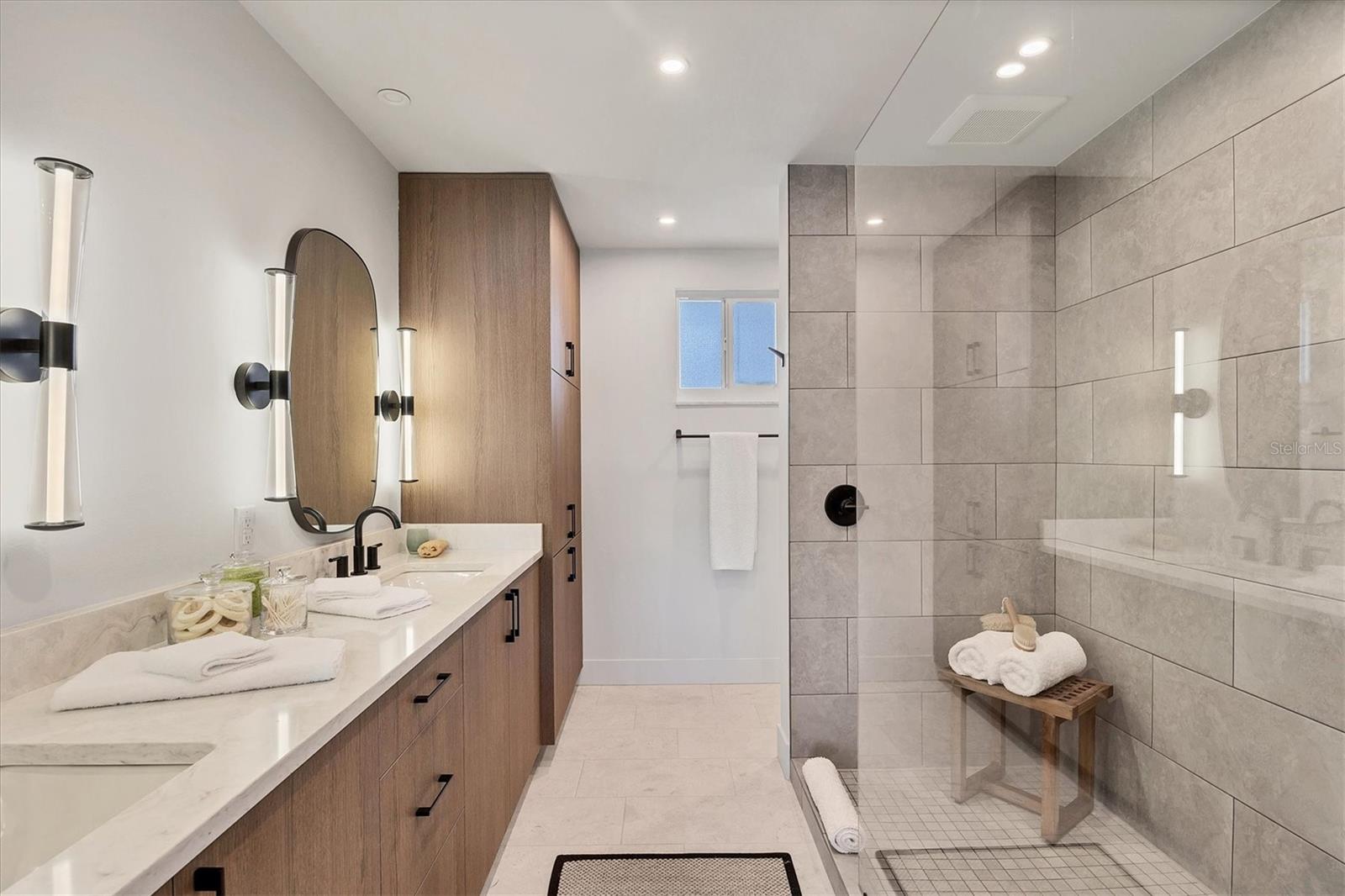 HARBOR HOUSE WEST - Residential