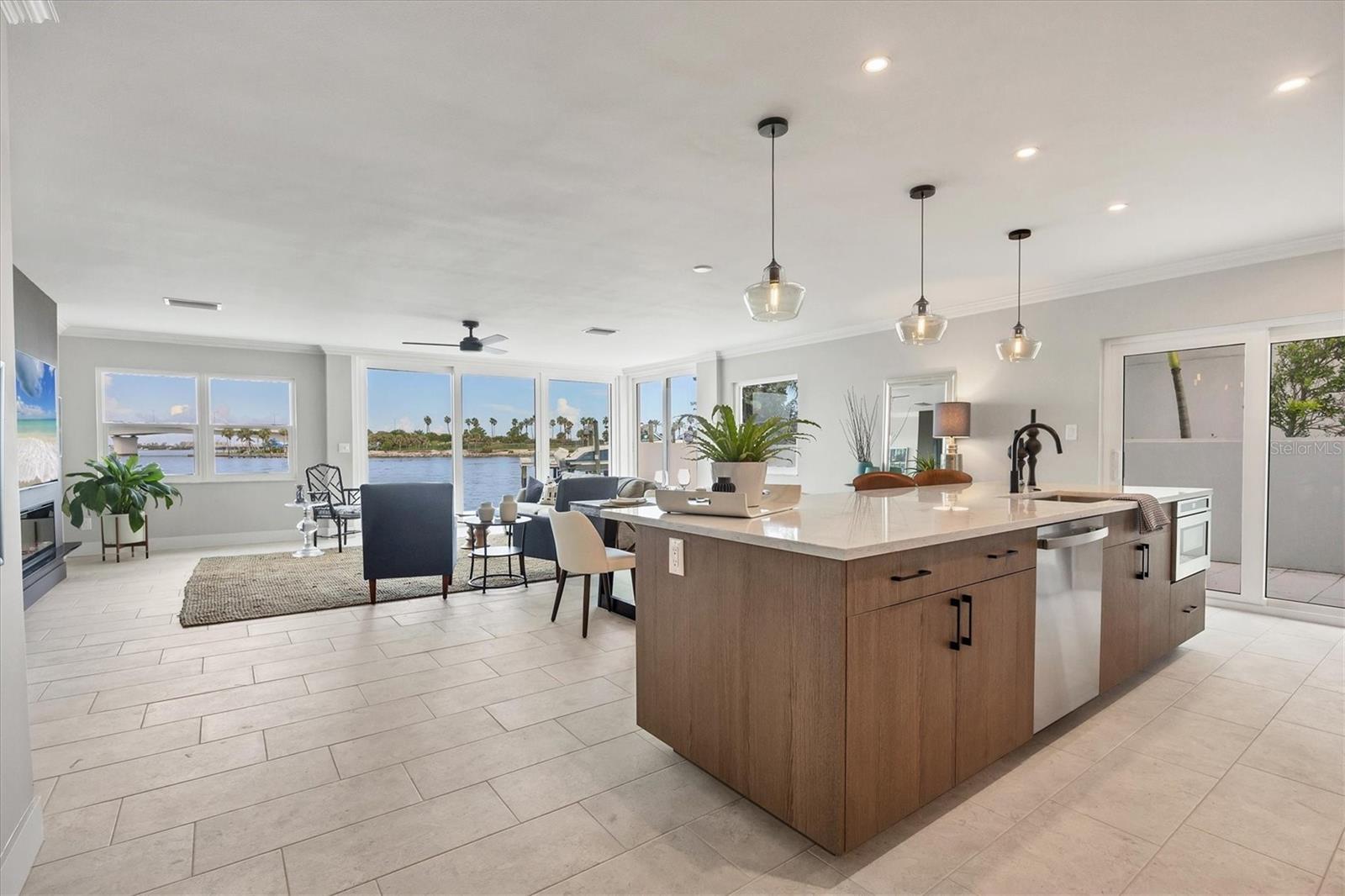 HARBOR HOUSE WEST - Residential