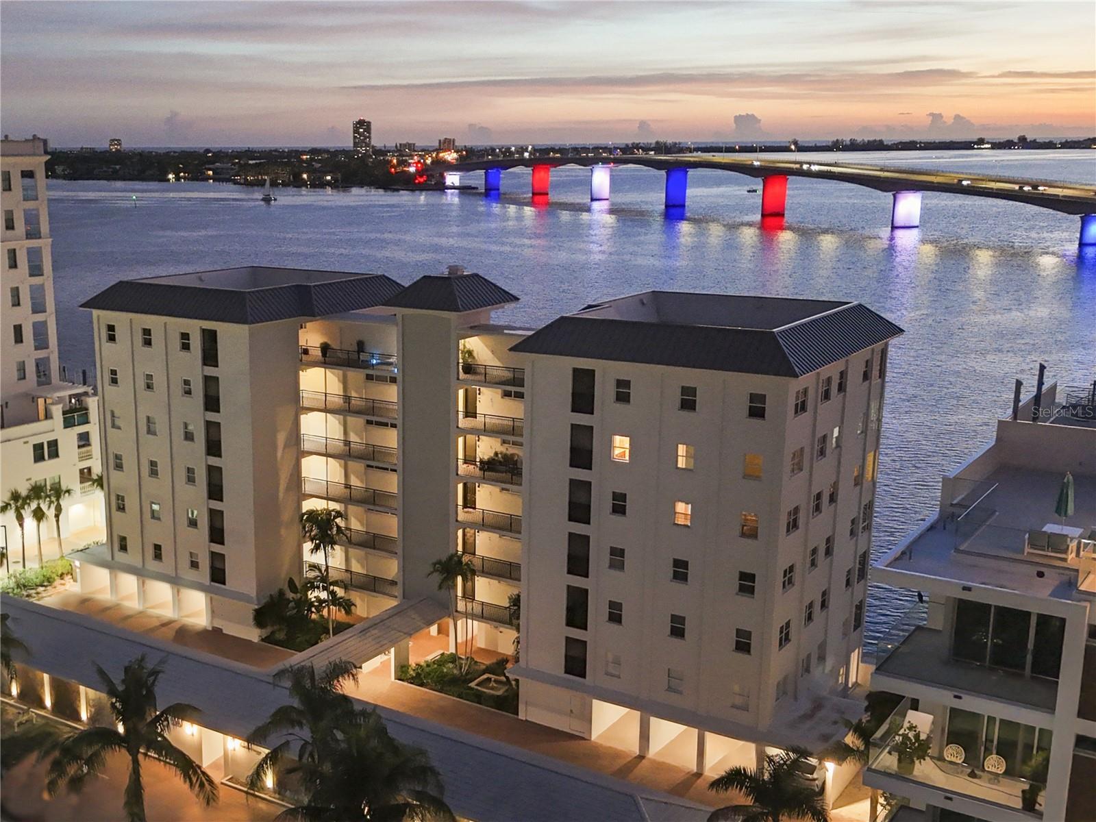 HARBOR HOUSE WEST - Residential