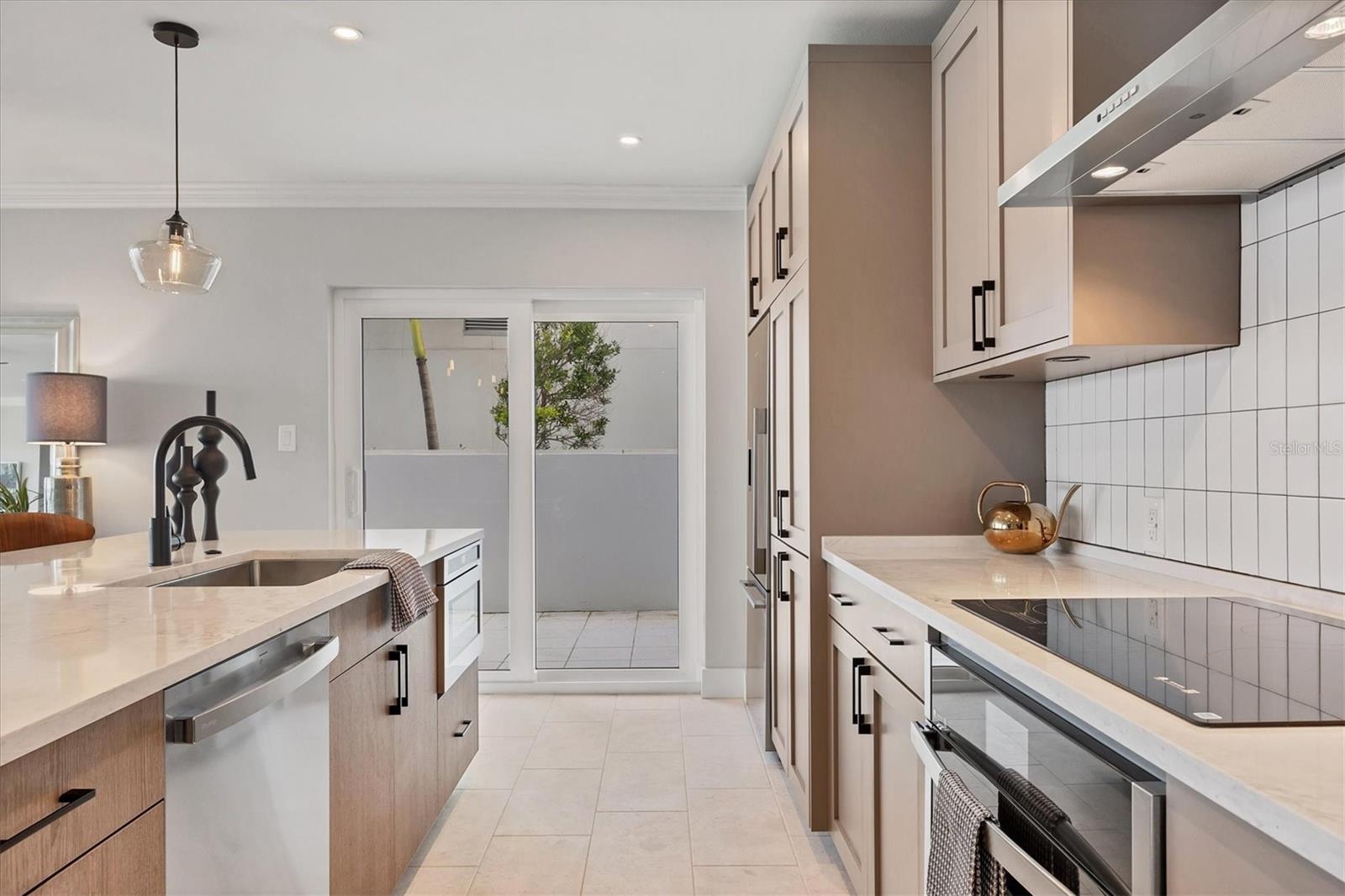 HARBOR HOUSE WEST - Residential