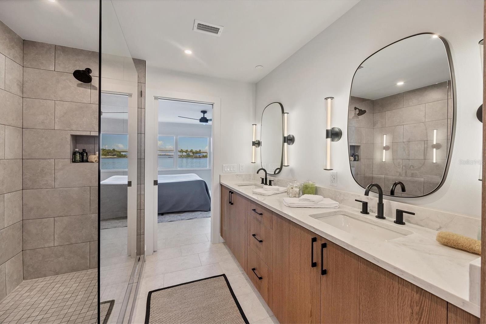 HARBOR HOUSE WEST - Residential