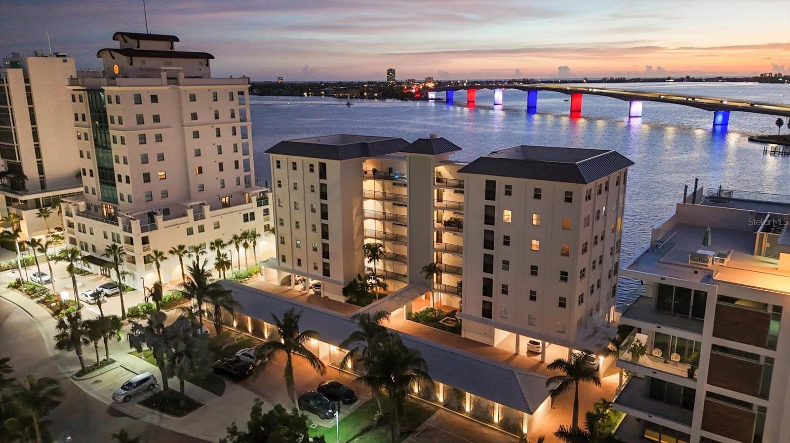 HARBOR HOUSE WEST - Residential